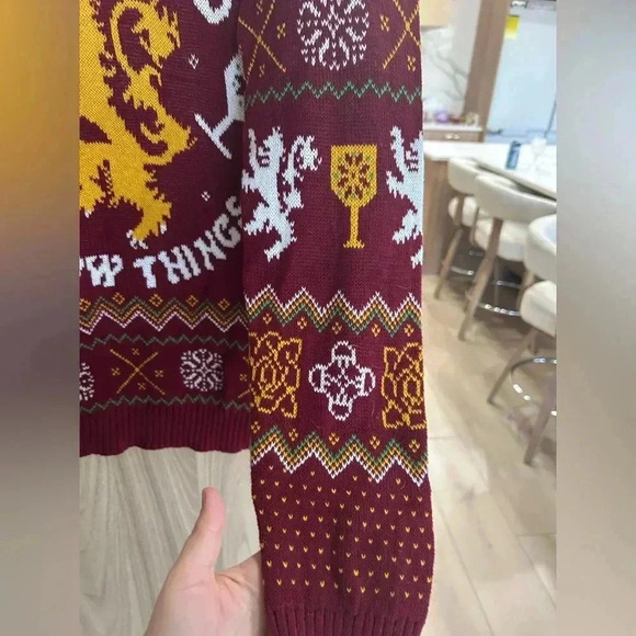 Game of Thrones Medium Men’s I Drink I Know Things Red Ugly Christmas Sweater - Picture 5 of 7